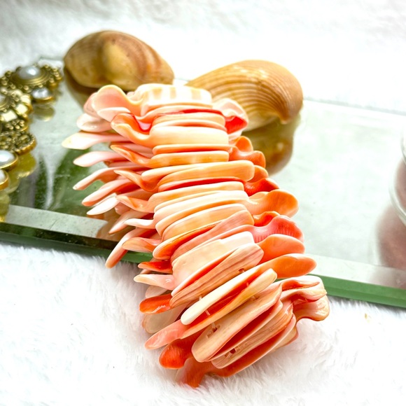 Lovely Vintage Genuine Pink Shell Stretch Pink Bracelet (unisex) - Picture 3 of 6